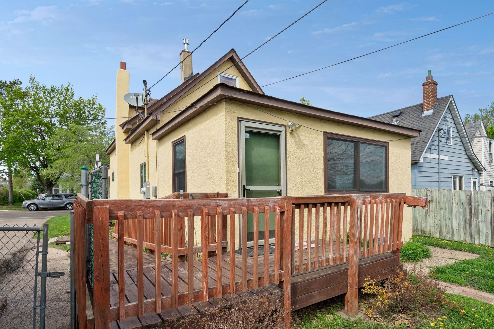 Deck with accessible ramp attached