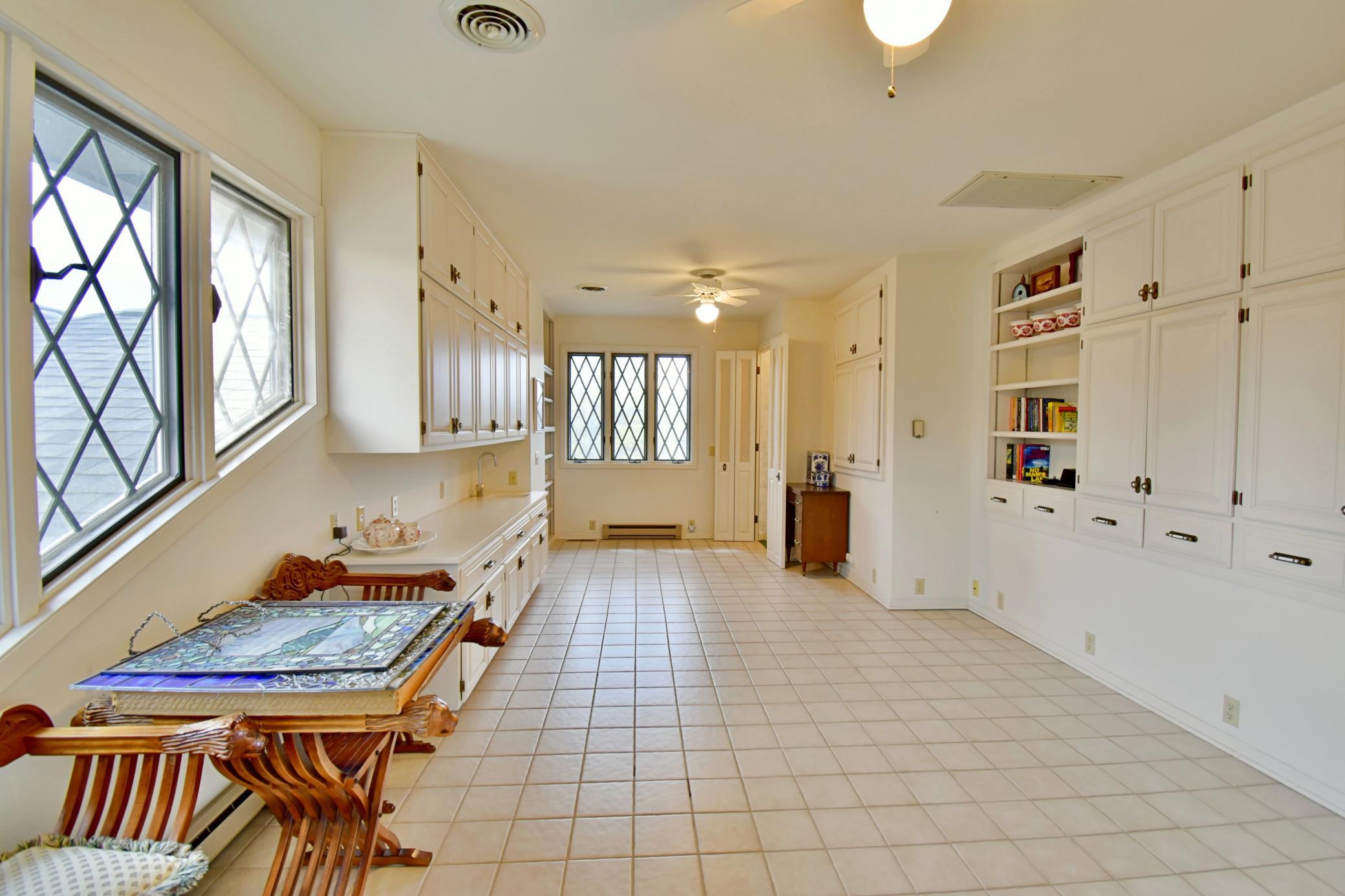 Extra living space, with sink & storage