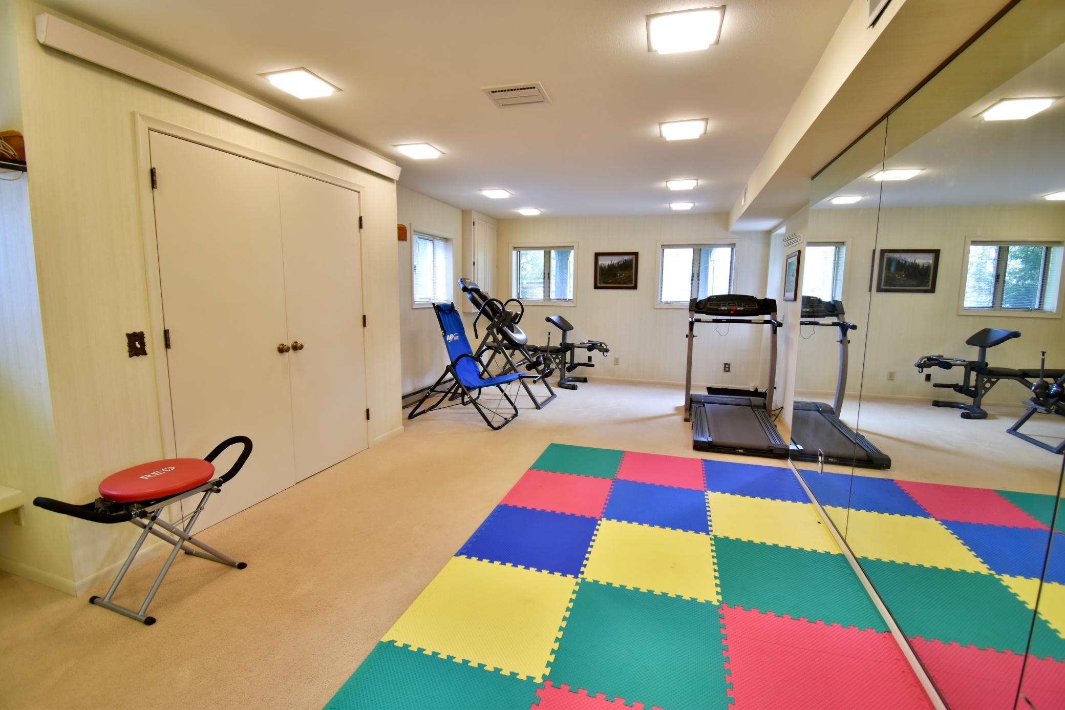 Activity room or extra bedroom w/ walkout