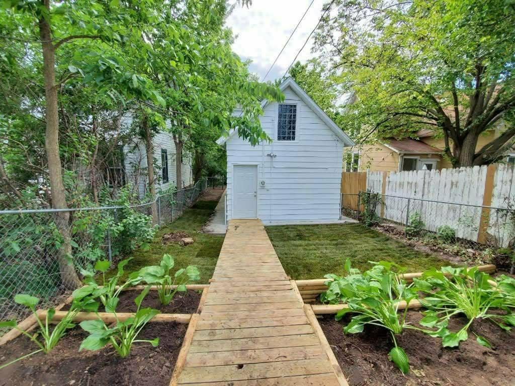 1274 Edgerton back summer.jpg