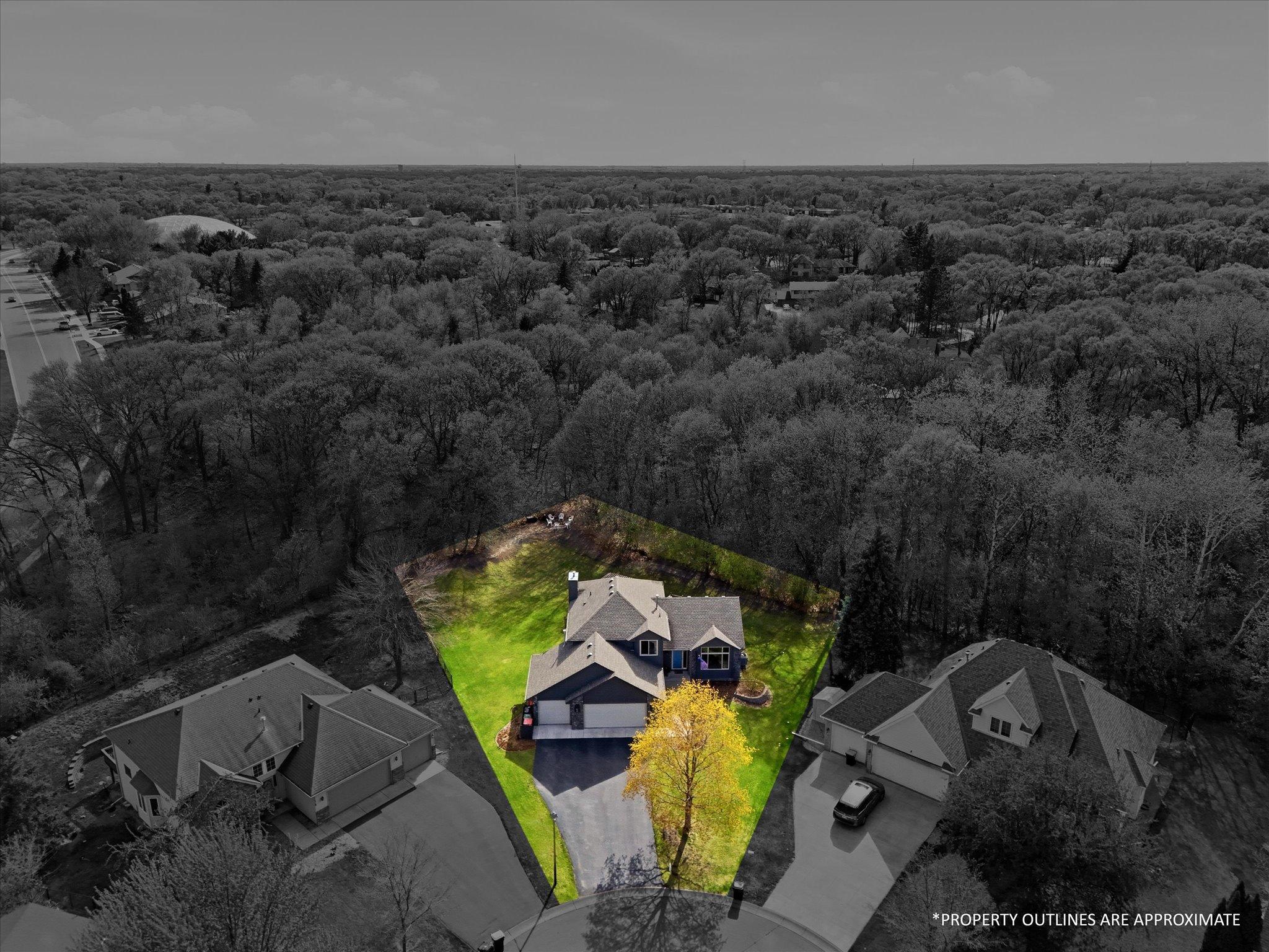 From here, you can see the approximation of the lot lines. And again - NO NEIGHBORS BEHIND YOU!