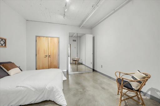 04-2929 Chicago Ave _1001 [3087969]- 004.jpg