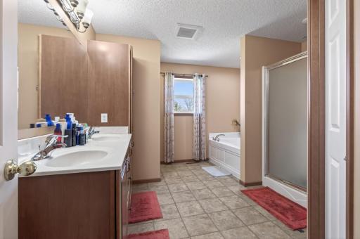 15275 Plumstone Drive, Eden Prairie, MN 55347