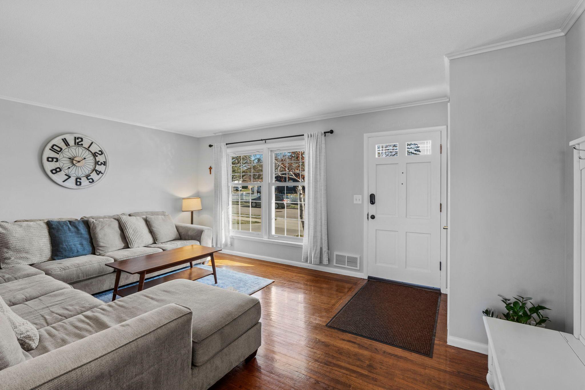 Light and bright floor plan with large windows. White trim, gleaming hardwood floors, 6 panel doors shine throughout this turn key Apple Valley home!