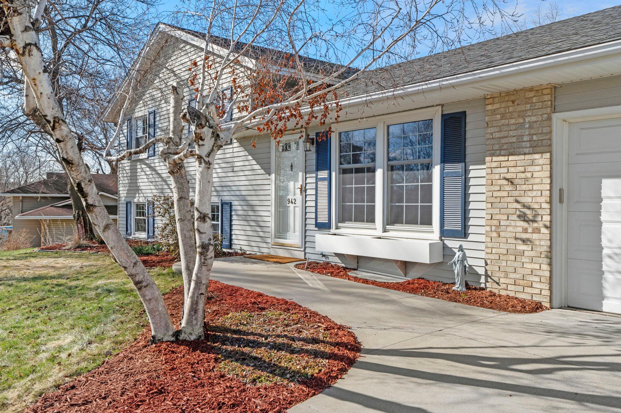 Welcome home to 942 Hopewell Lane!