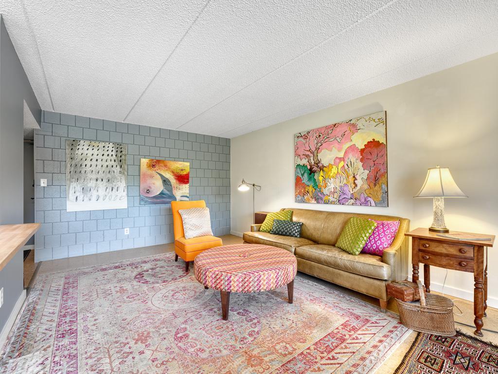 6 - Living Room.jpg