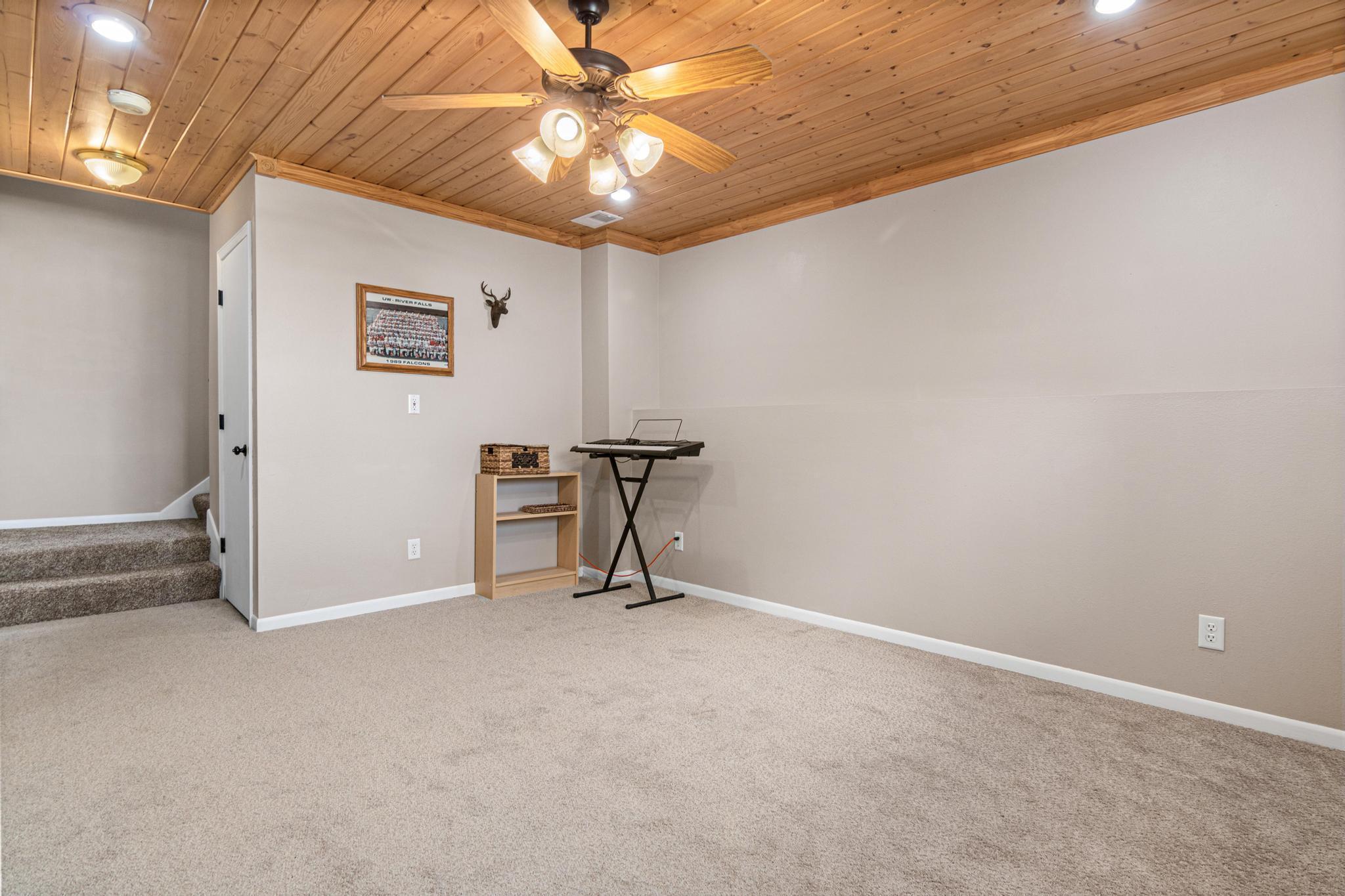 1400 Field Creek Cir, Victoria-16.jpg