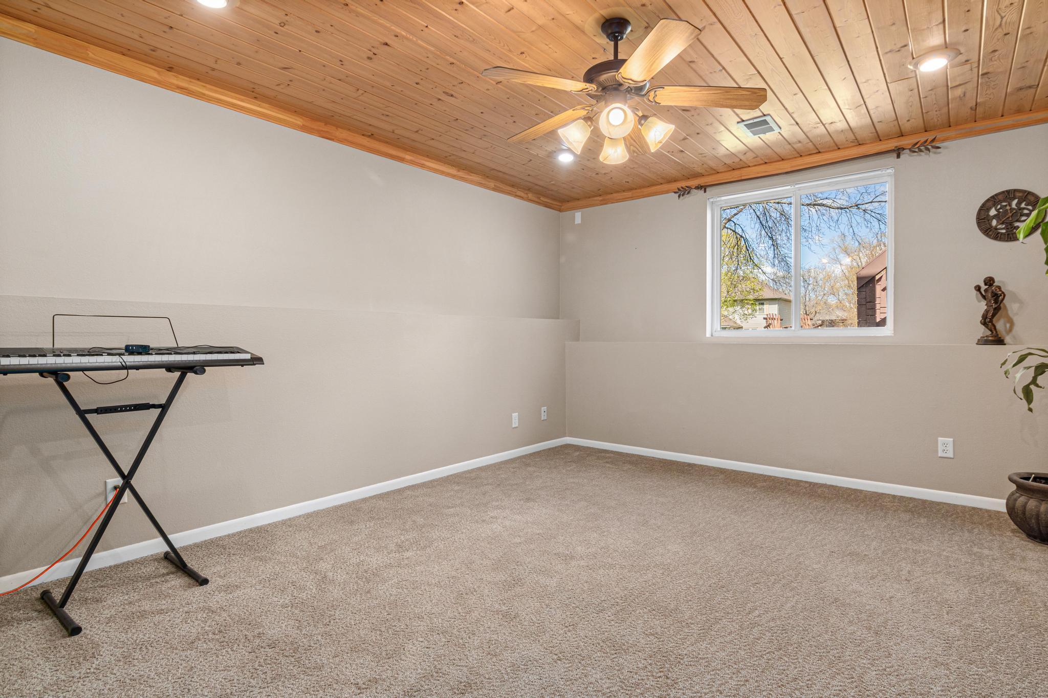 1400 Field Creek Cir, Victoria-14.jpg
