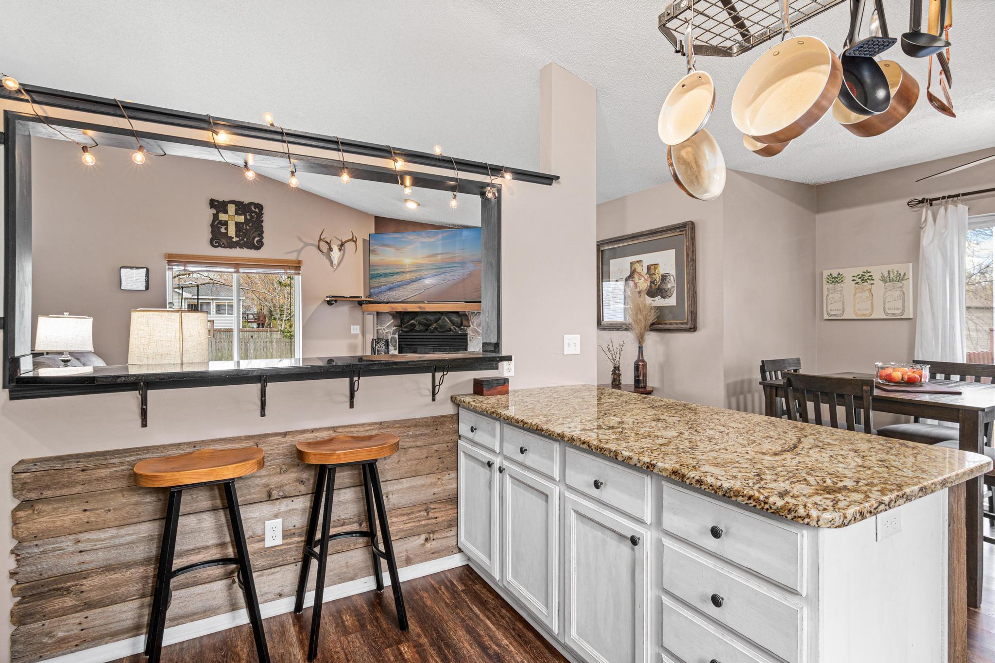 1400 Field Creek Cir, Victoria-13.jpg