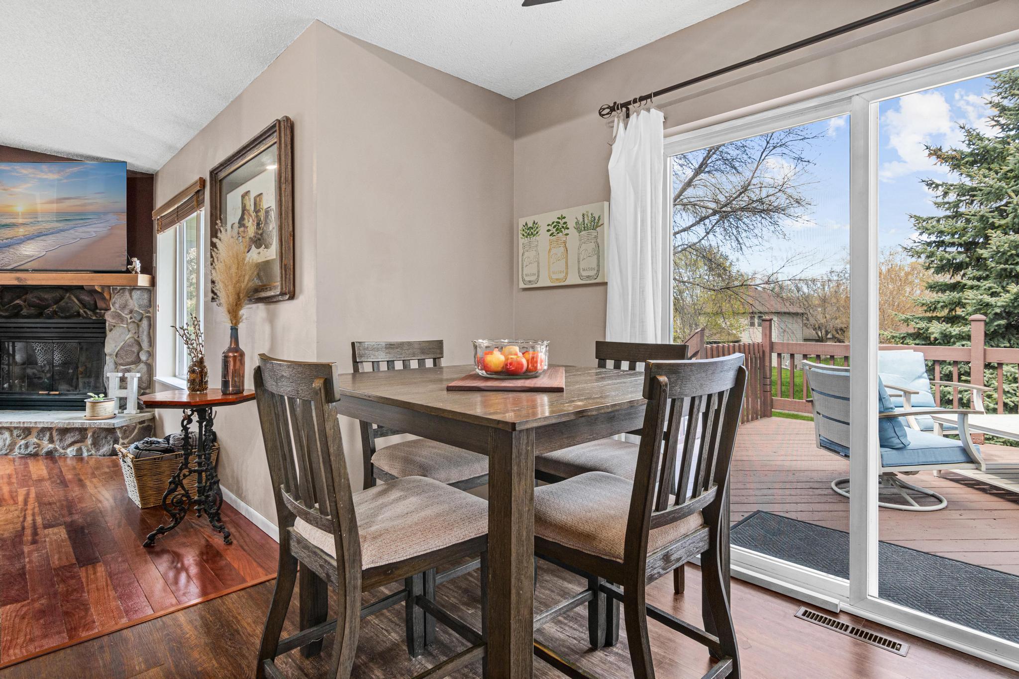 1400 Field Creek Cir, Victoria-7.jpg