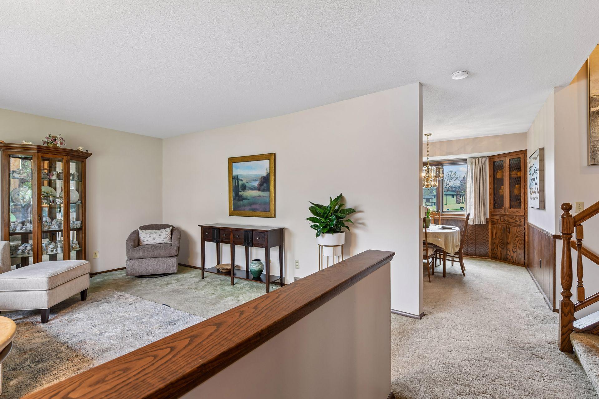 Living room, dining area & Kitchen all one one level!