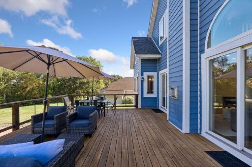 Spacious multi-level deck, freshly stained and perfect for entertaining.
