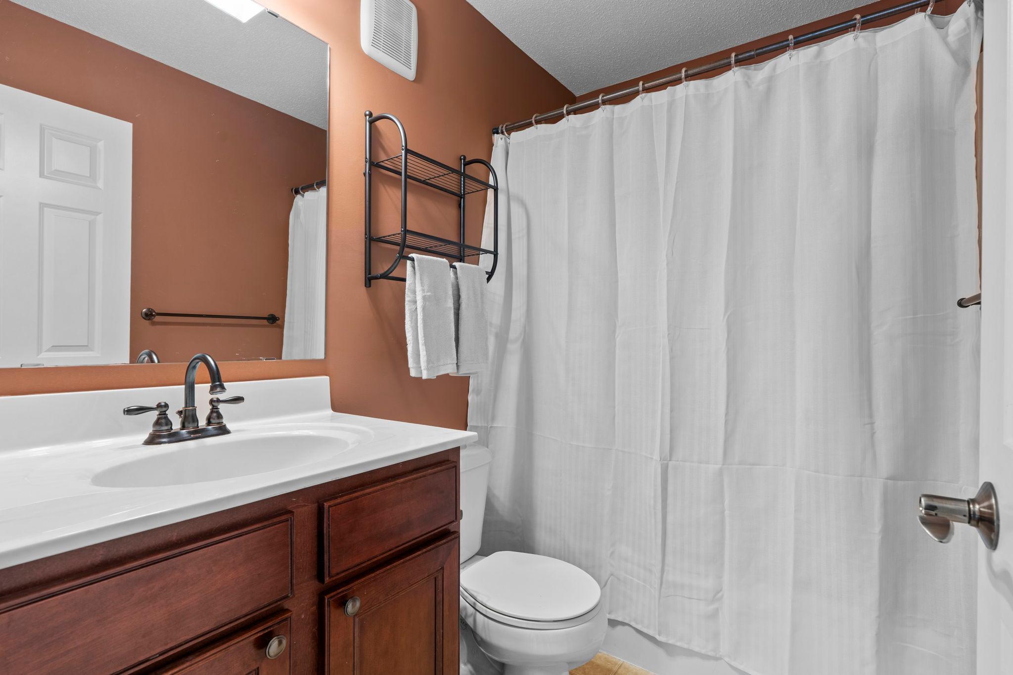 Upper level full bathroom