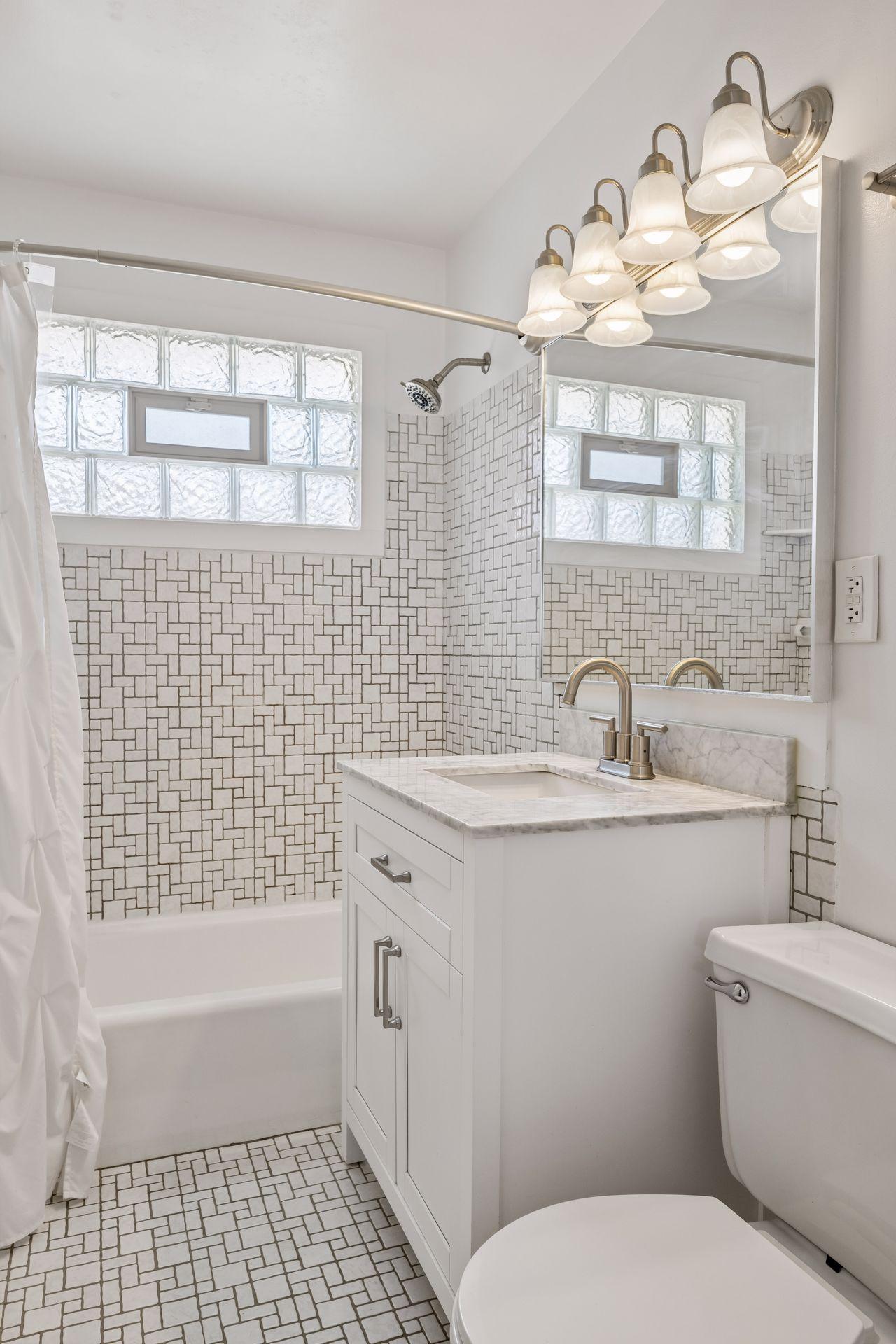 Beautifully updated bathroom on the main, with a full tile-surround!