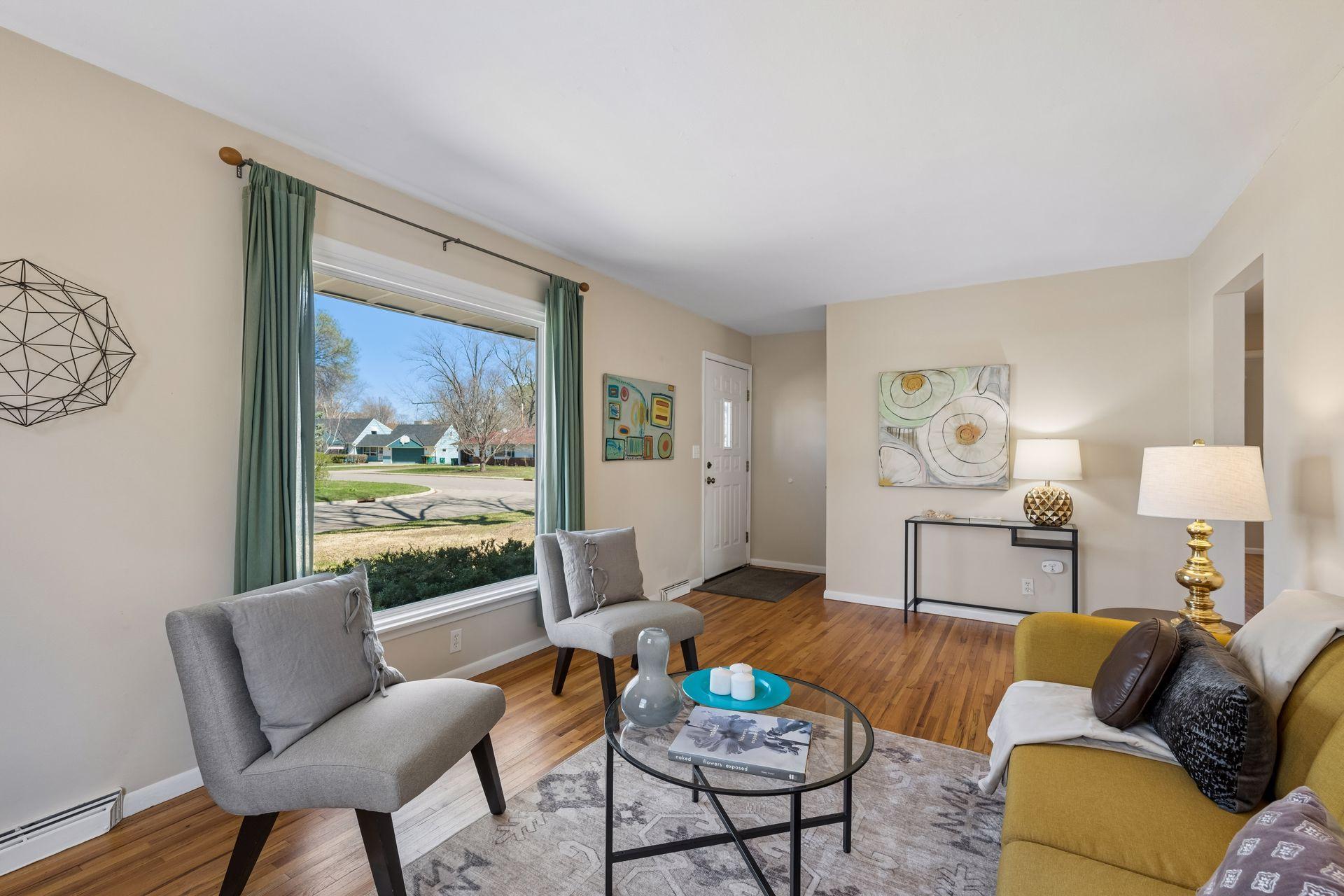 Warm and welcoming space with tall ceiling and original hardwood floors throughout!