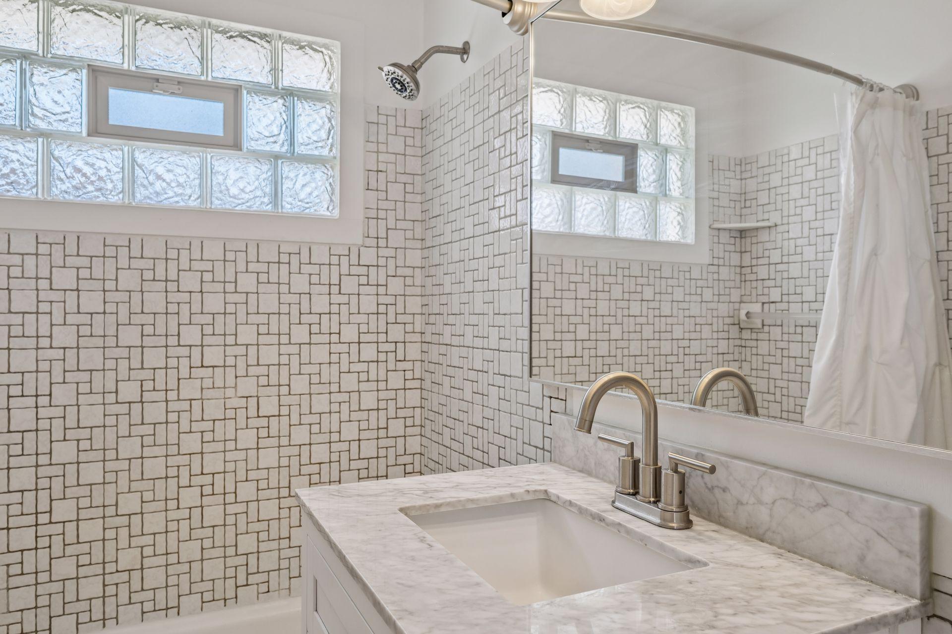 Bright and tastefully remodeled bathroom!