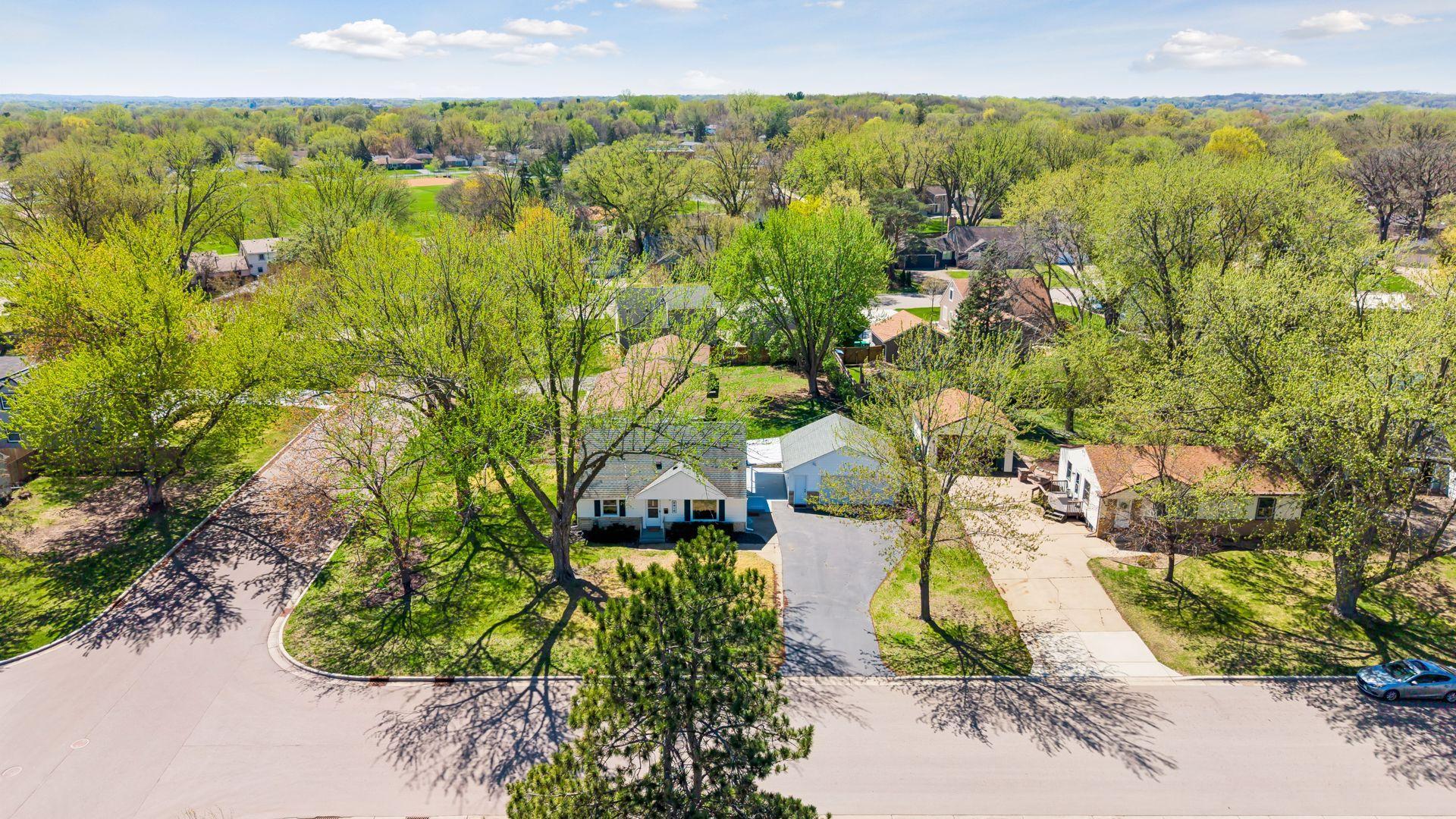 Set within a quiet, residential neighborhood near several parks and playgrounds. Convenient access to several main thoroughfares.