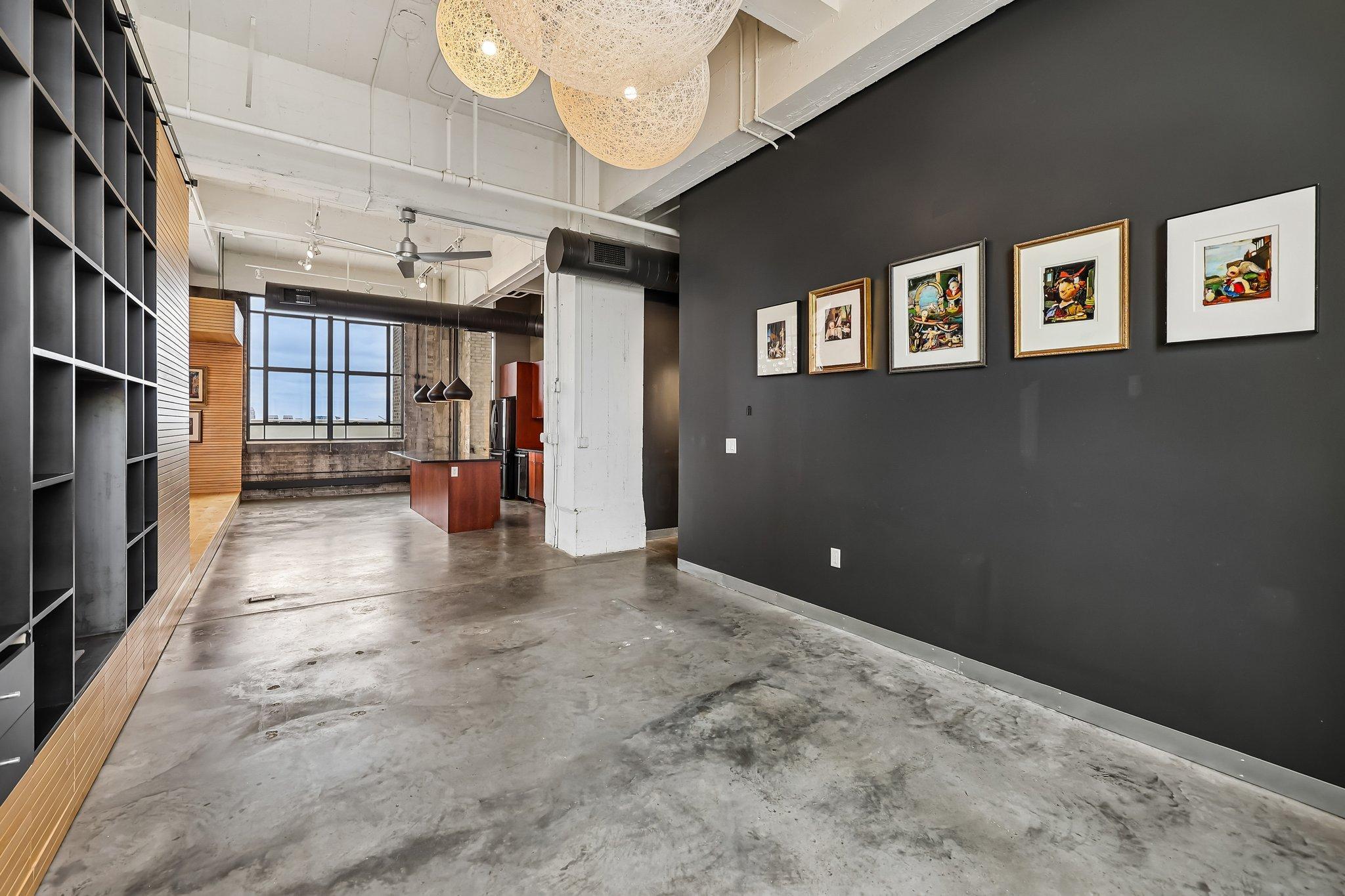 Open main-living floor plan, perfect for entertaining with breath-taking views of Minneapolis in every direction.