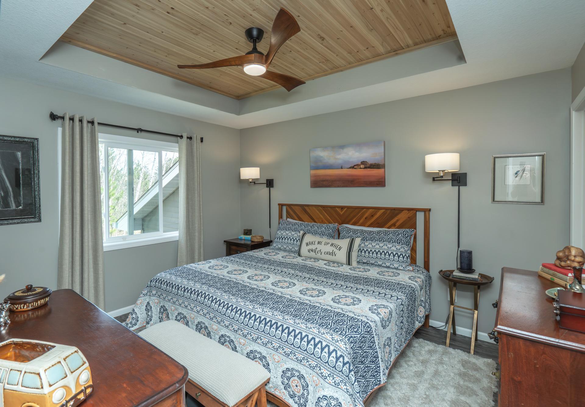 Tray Ceiling w/wood accents