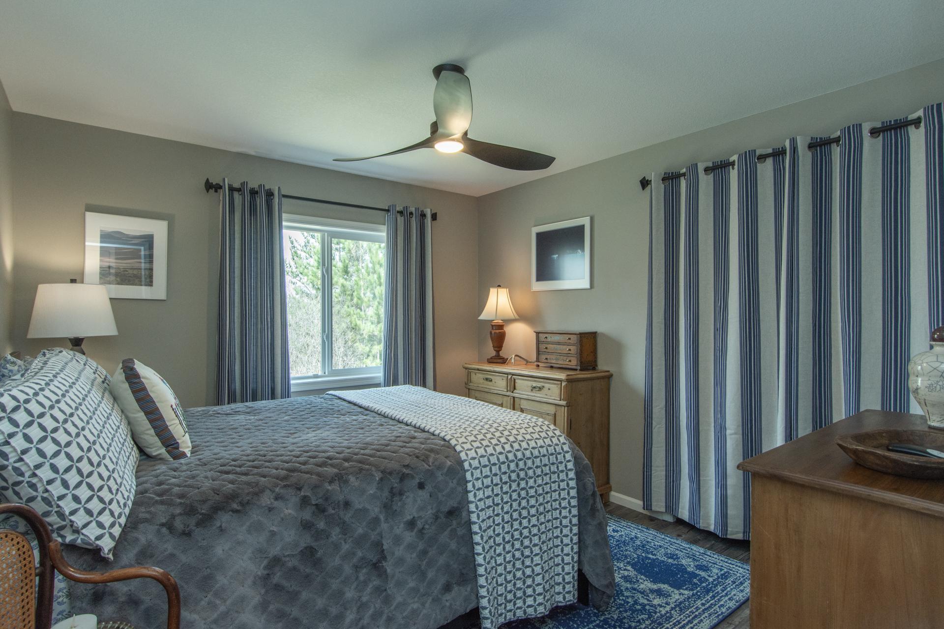 Versatile bedroom—ideal for guests, family, or a home office.