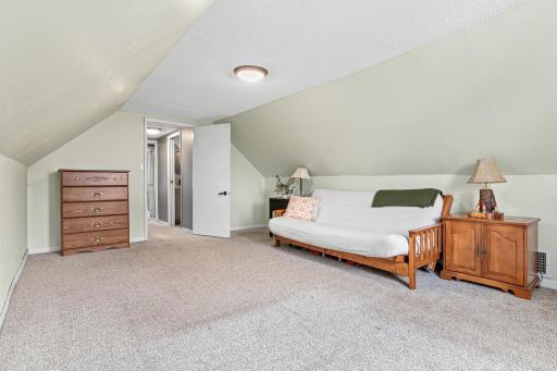 653 19th Avenue NE, Minneapolis, MN 55418