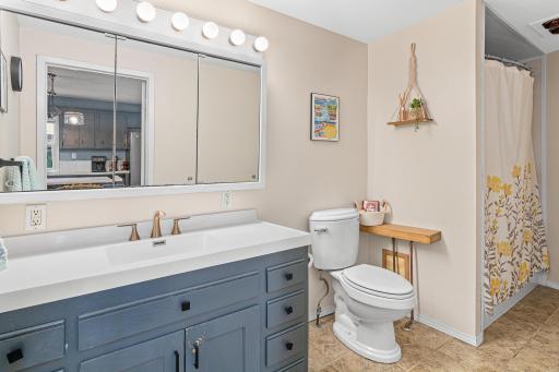 653 19th Avenue NE, Minneapolis, MN 55418