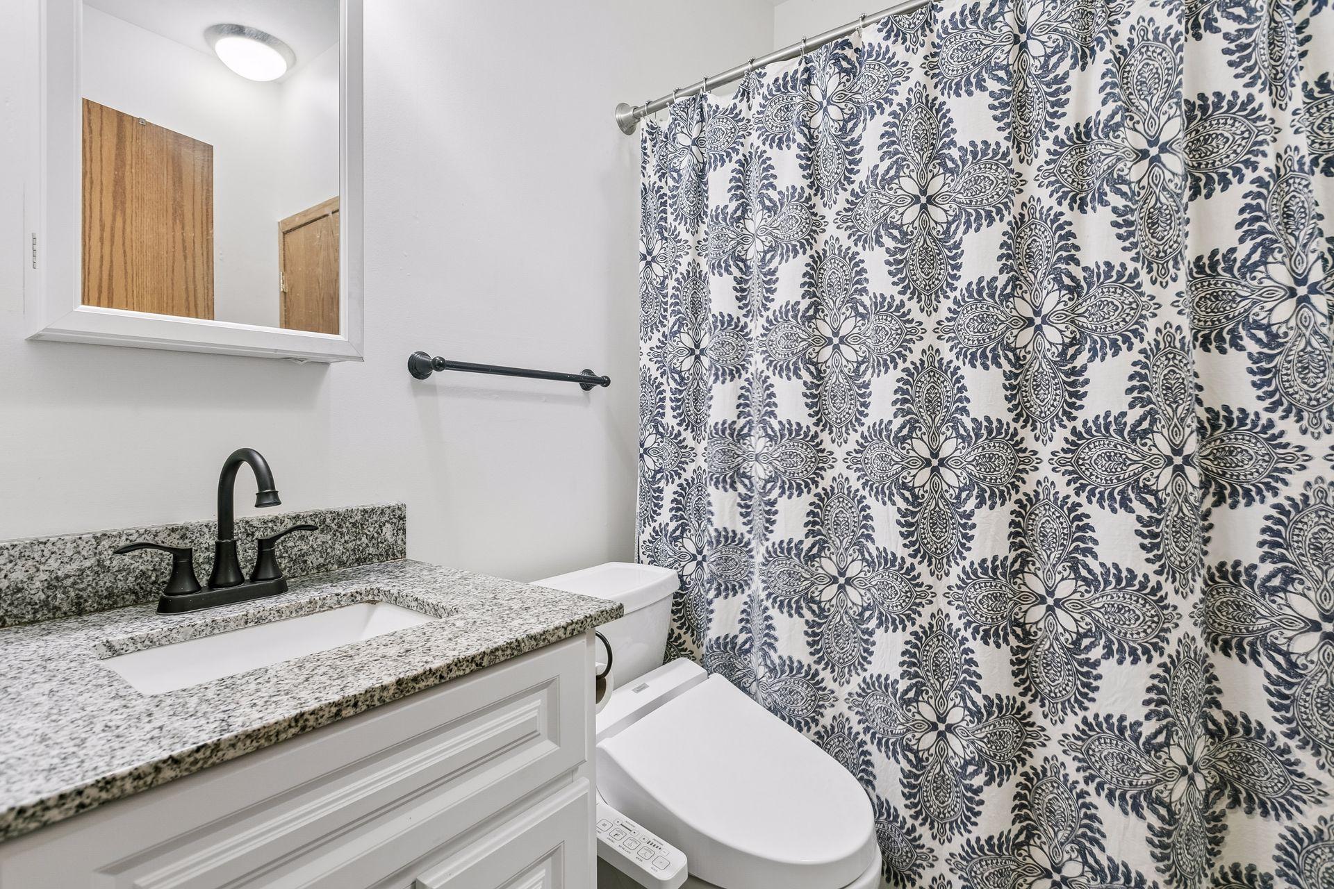 Main level full bath