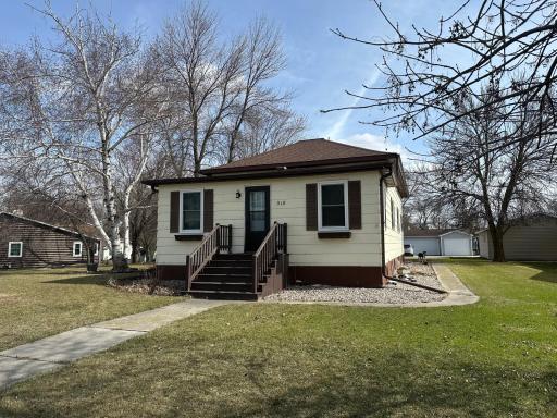 318 2nd Street SE, Hallock, MN 56728