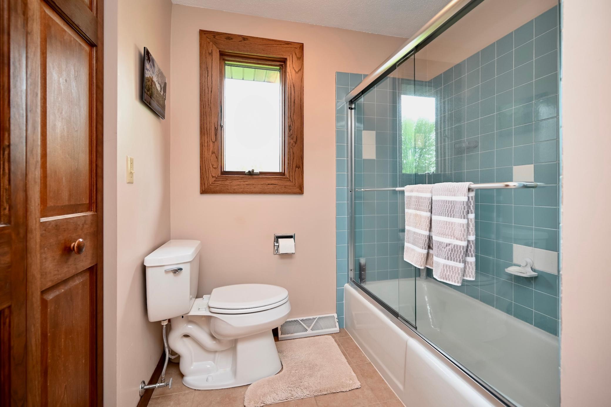18 Bathroom II.jpg