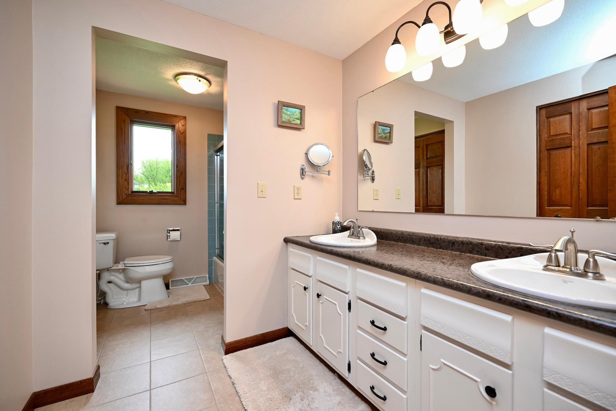 17 Bathroom I.jpg