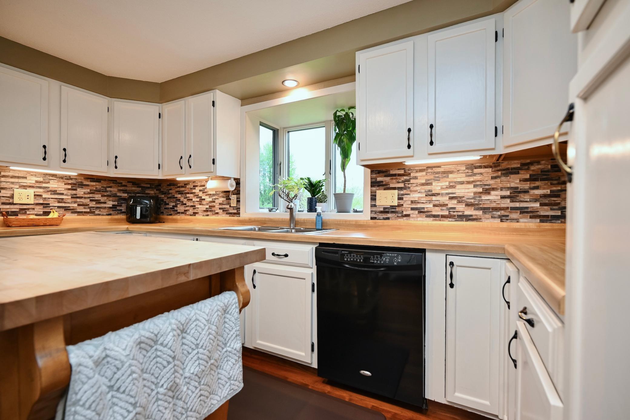 9 Kitchen III.jpg