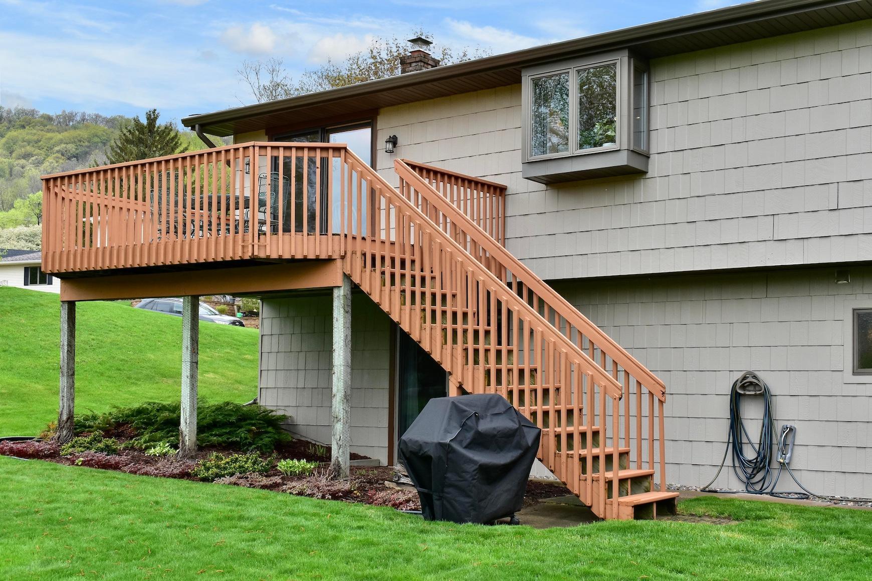32 Back Deck.jpg