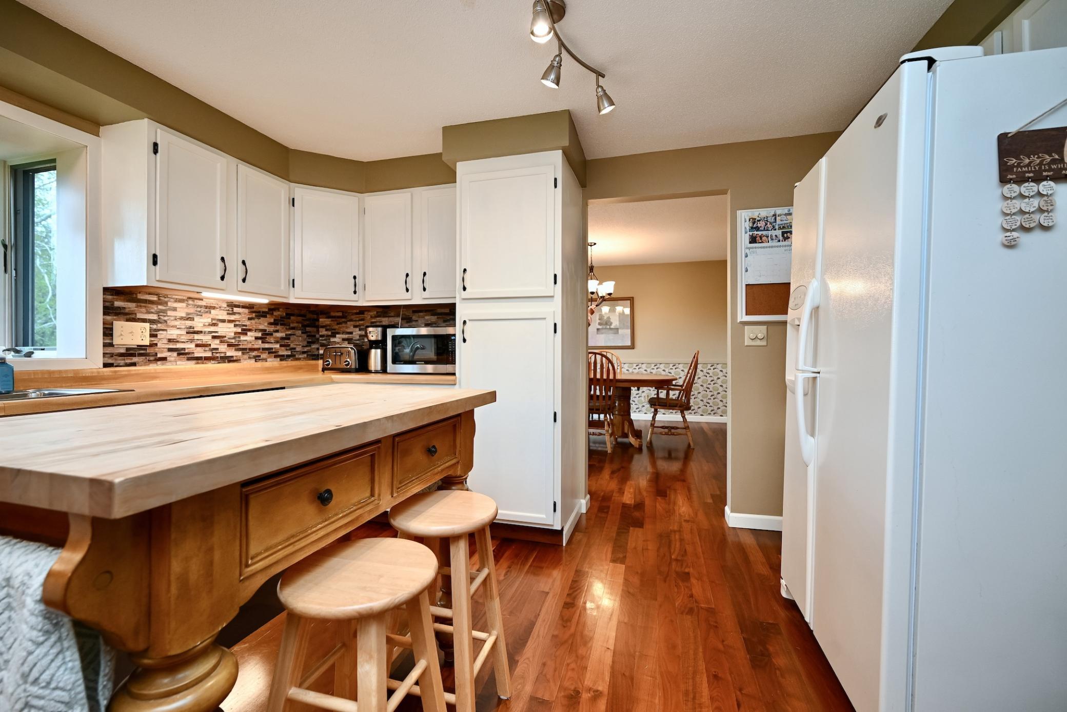10 Kitchen IV.jpg