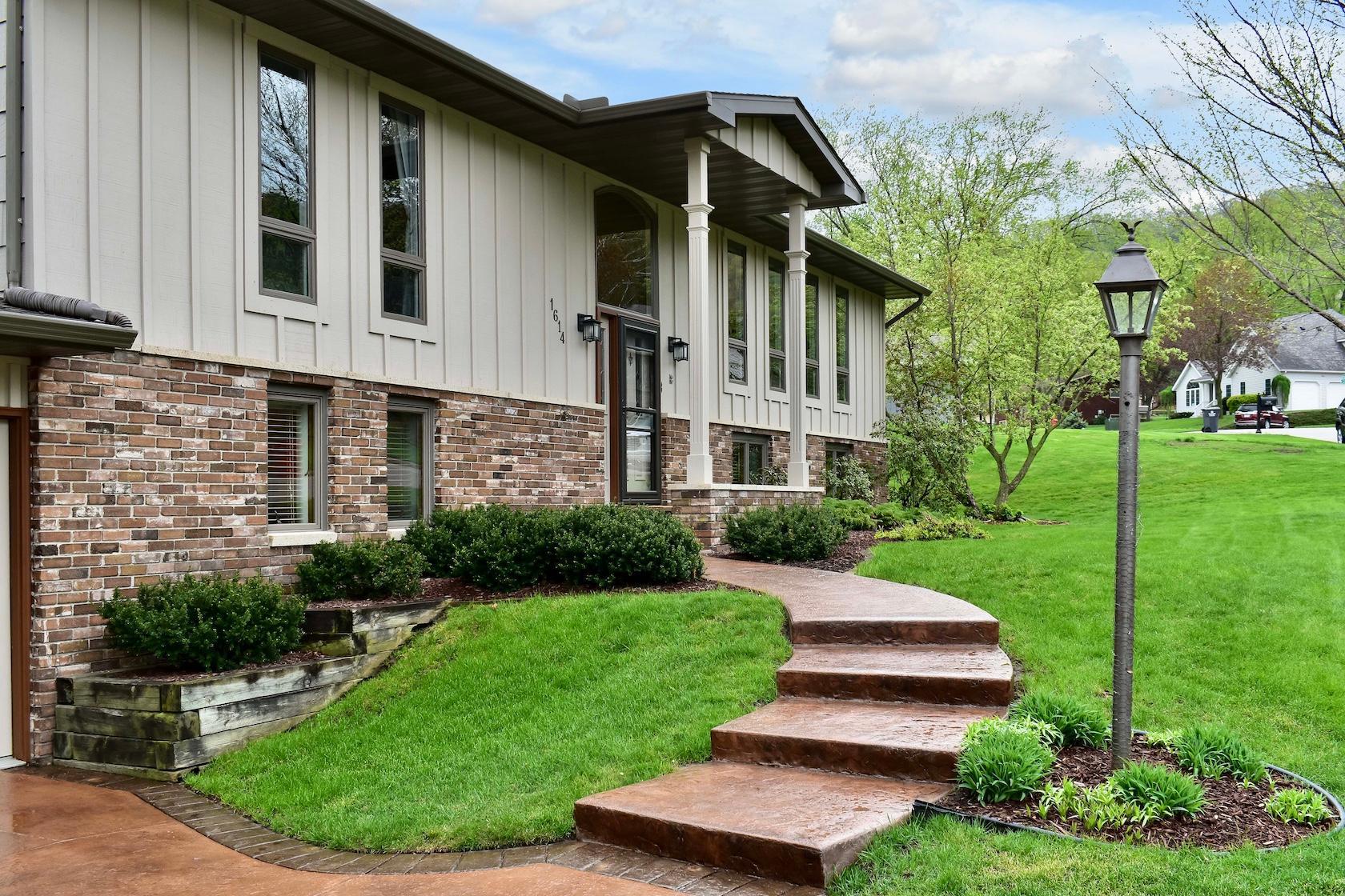 2 Front Walkway.jpg
