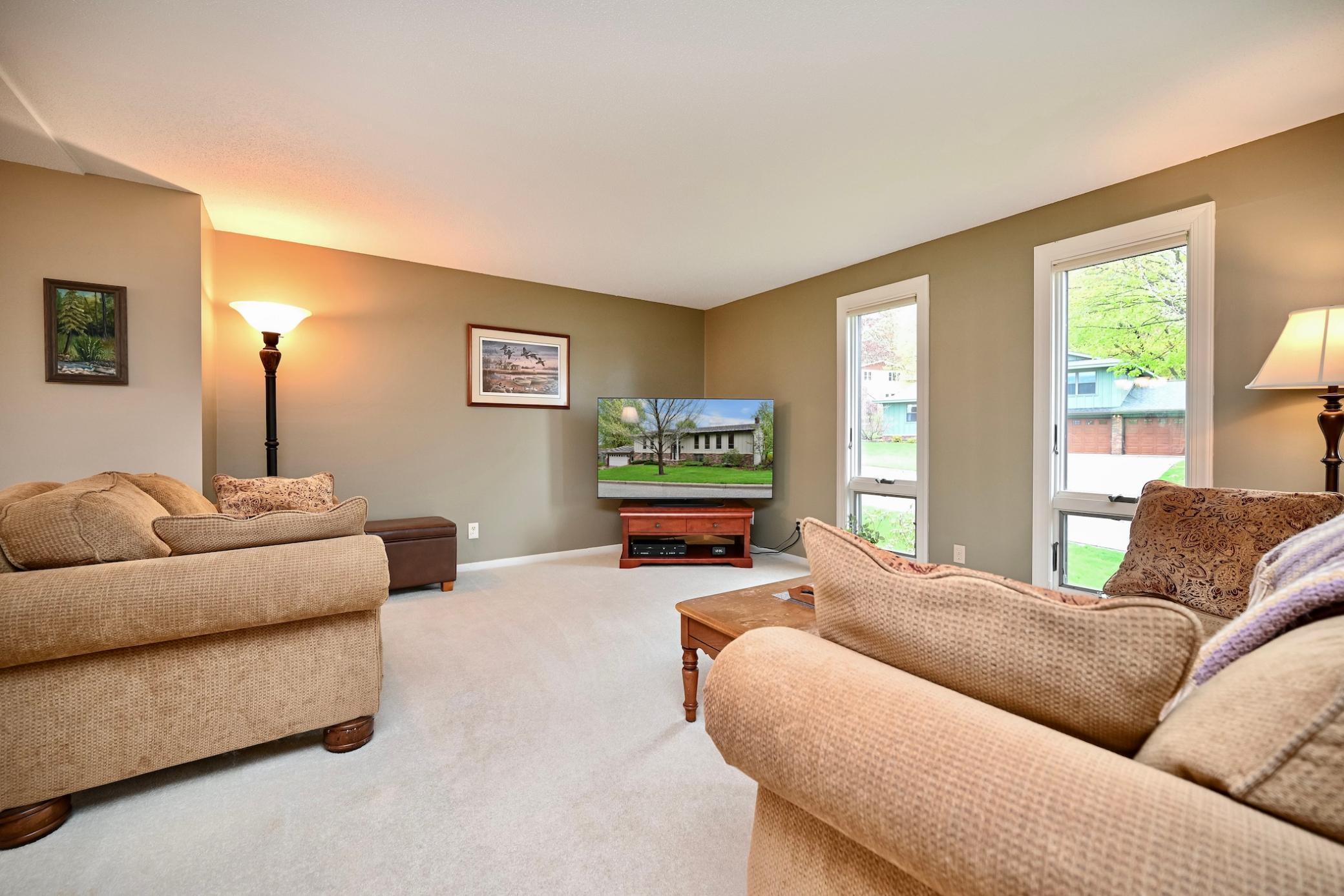 5 Living Room II.jpg