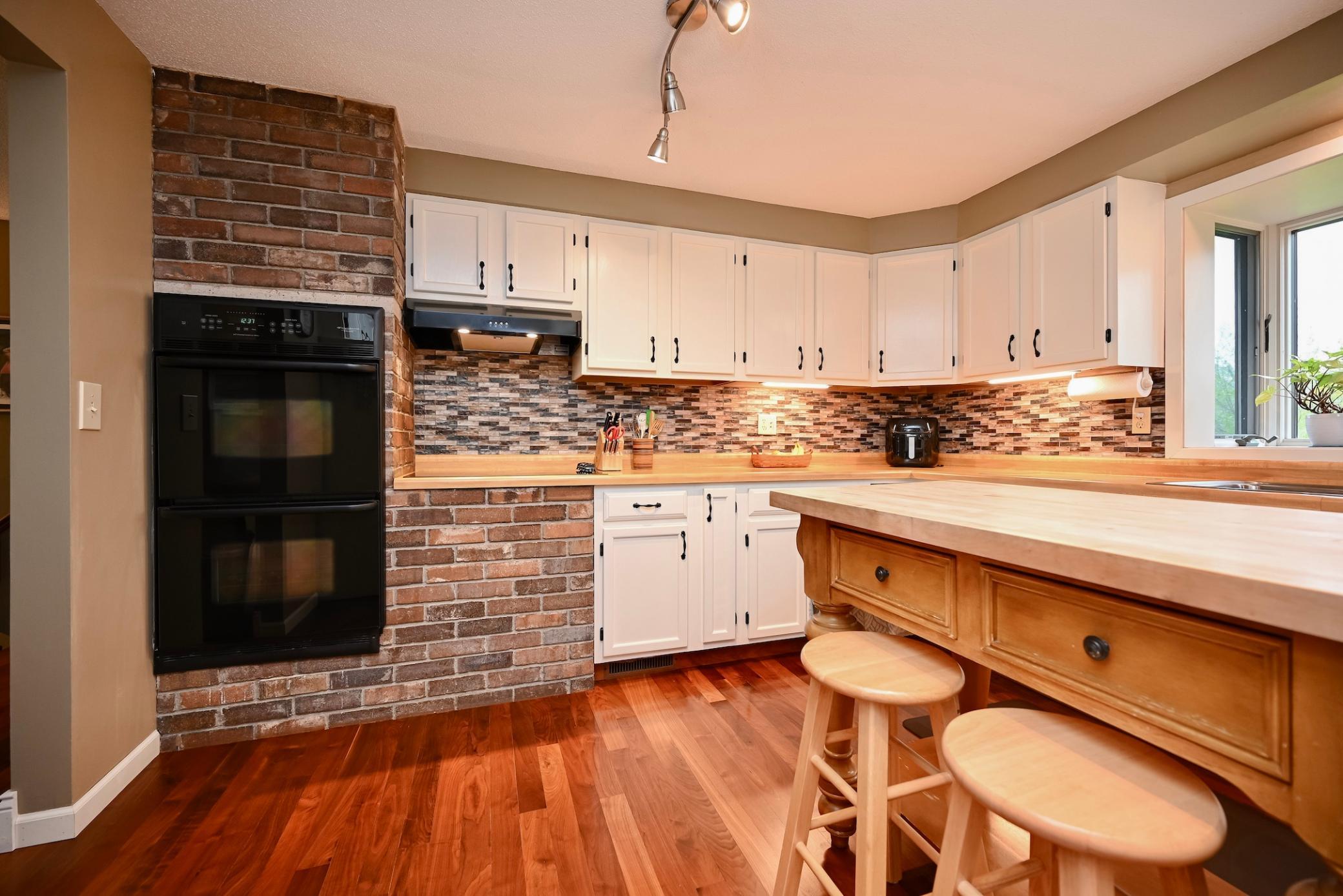 8 Kitchen II.jpg
