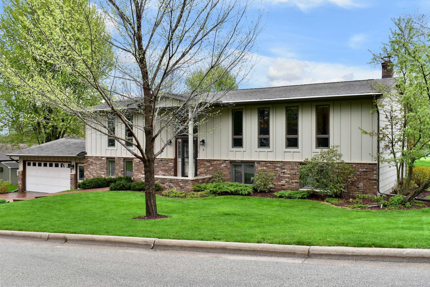 1 Front & Garage 1.jpg