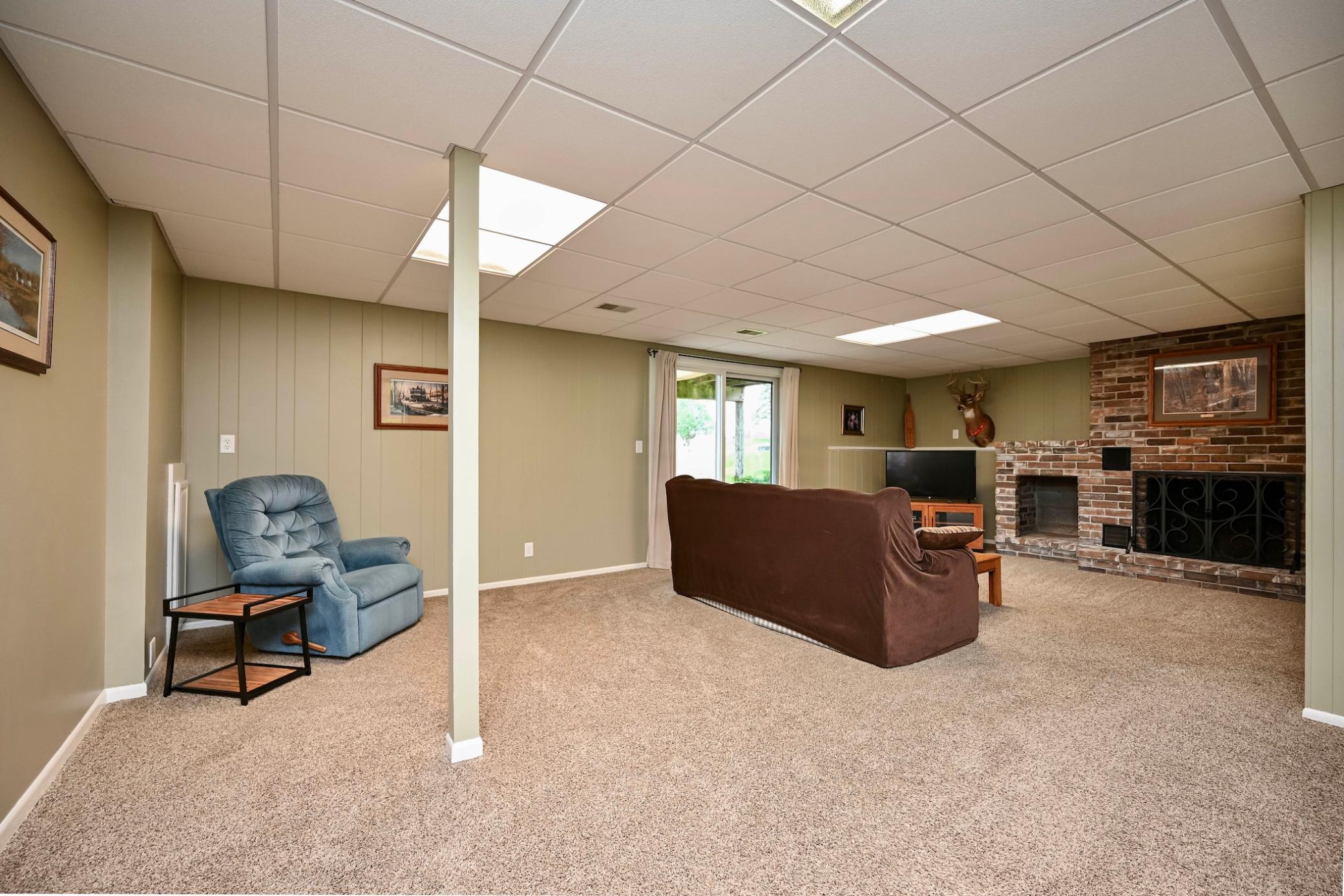 19 LL Family Room I.jpg