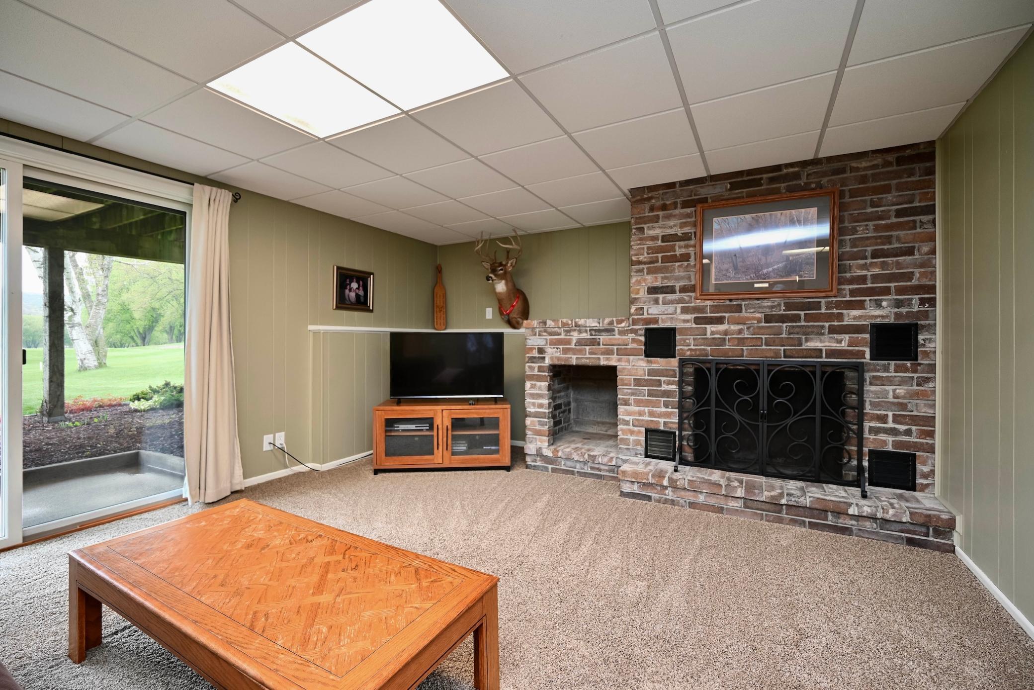 20 LL Family Room II.jpg