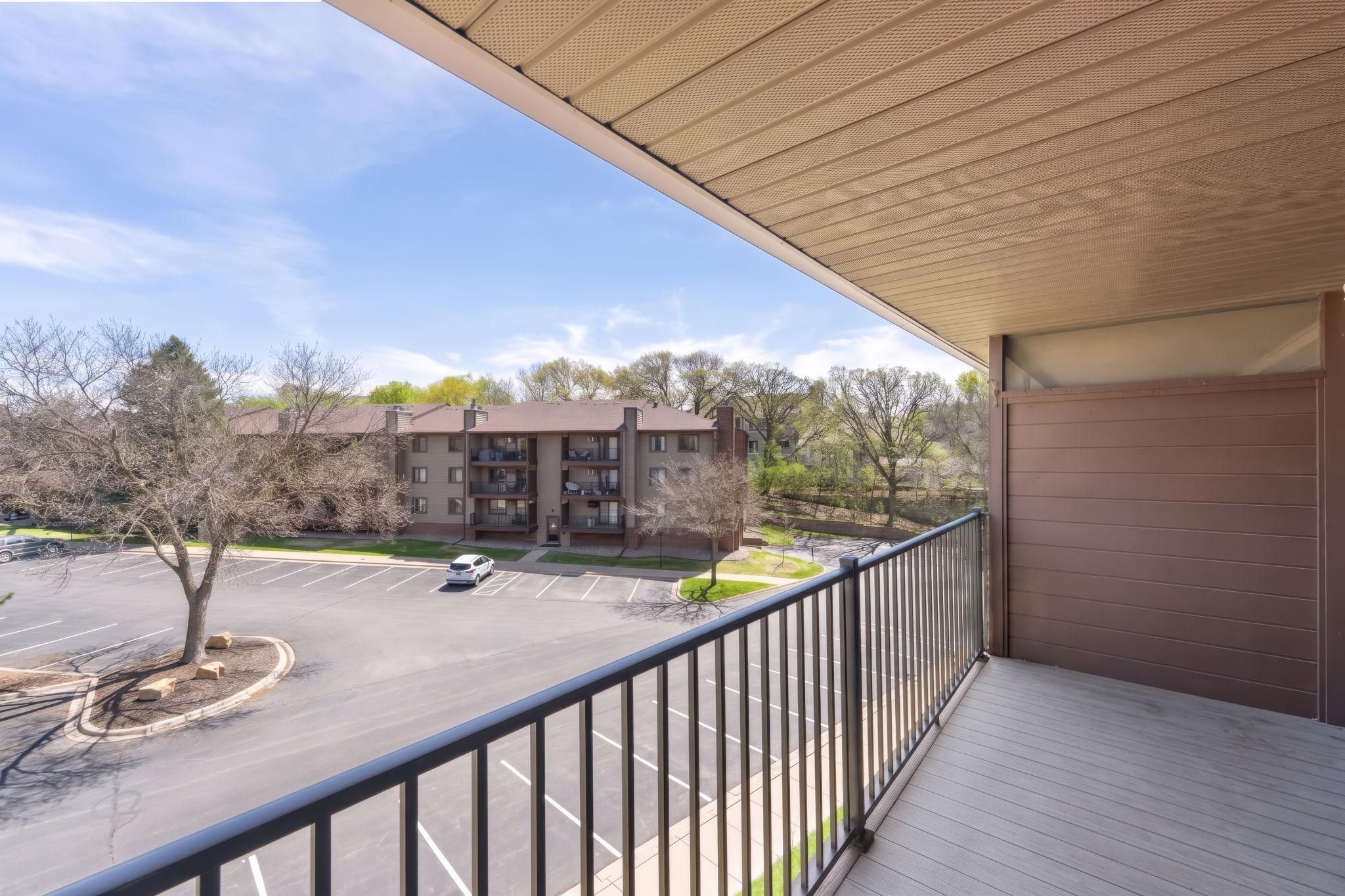 Virtual cleared deck to highlight size