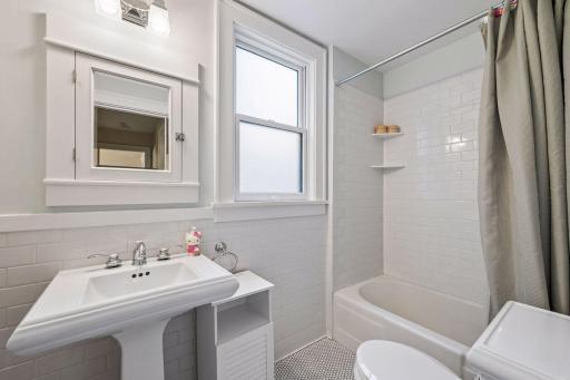 105 Milton Street S, Saint Paul, MN 55105