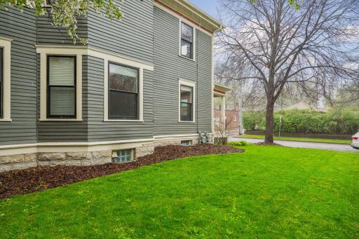 105 Milton Street S, Saint Paul, MN 55105
