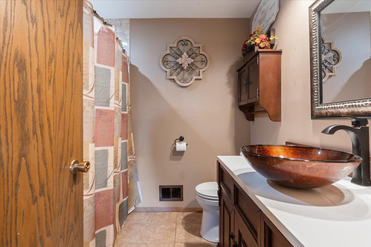 Upper level bath
