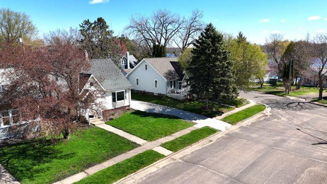 143 Maple St E, Amery - ZQ.JPG
