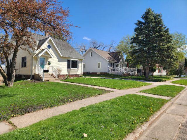 143 Maple St E, Amery - ZR.jpg