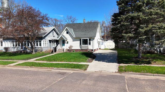 143 Maple St E, Amery - ZU.JPG