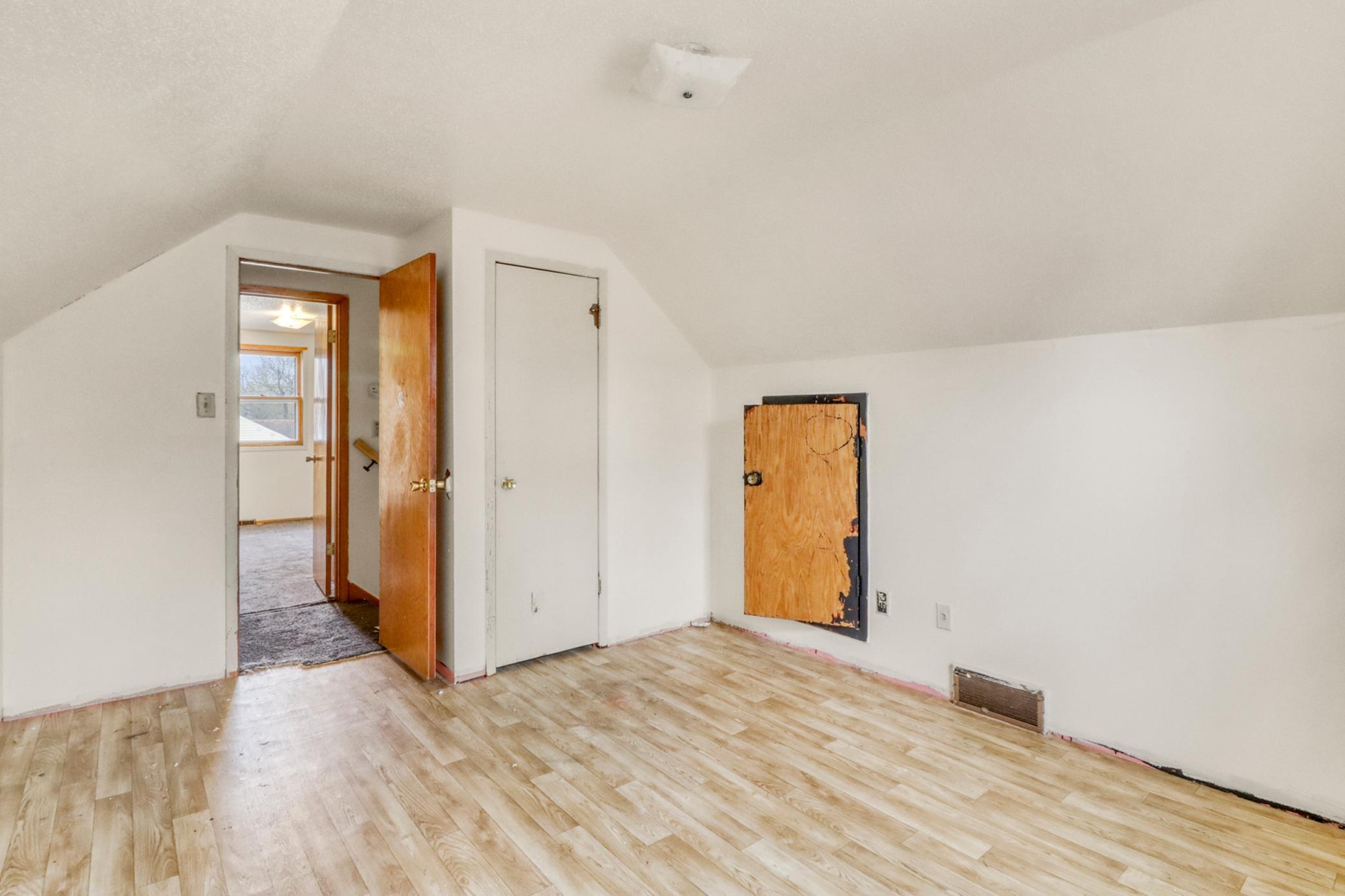Upstairs Bedroom (4)