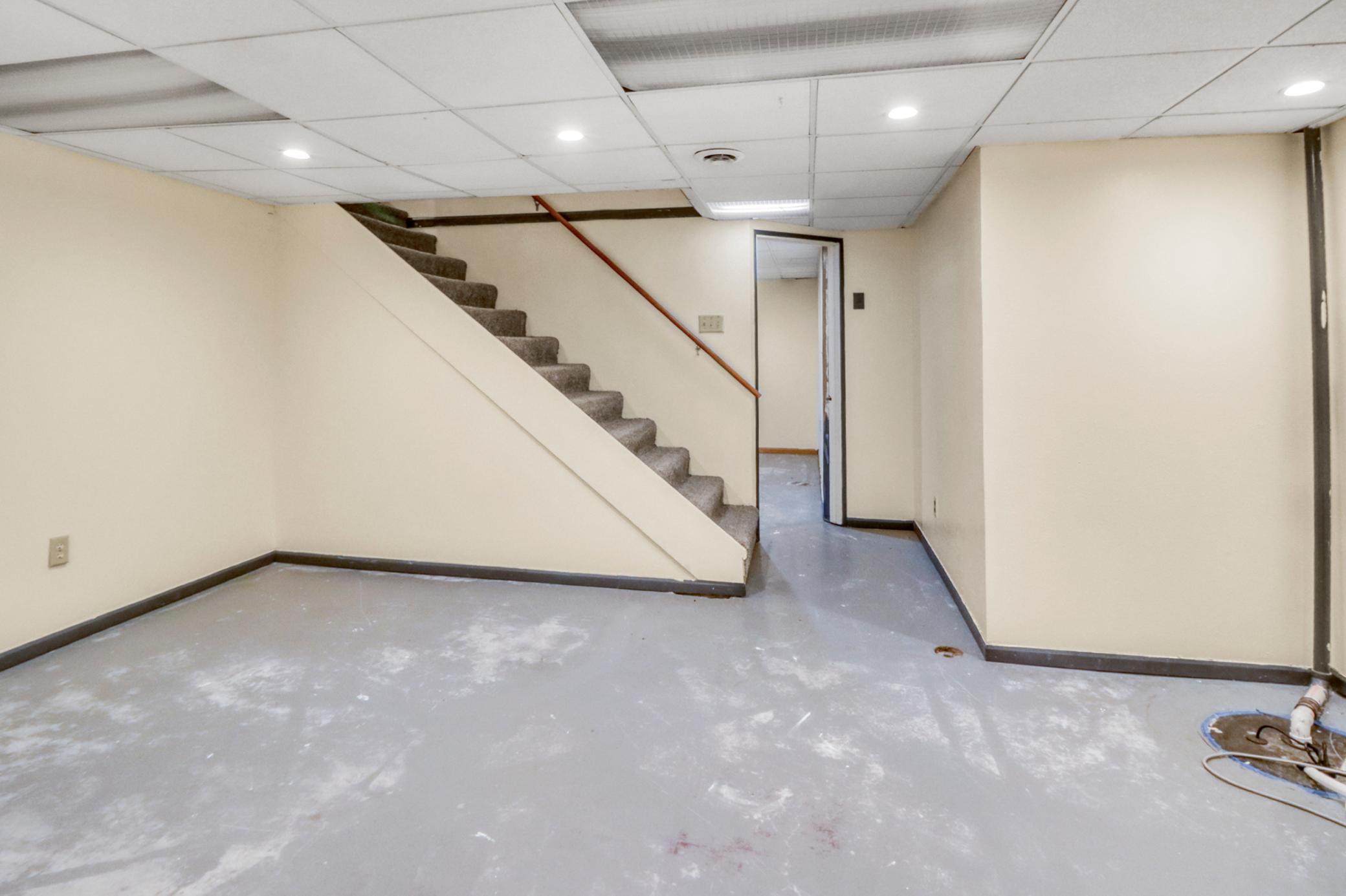 Basement1_3.JPG