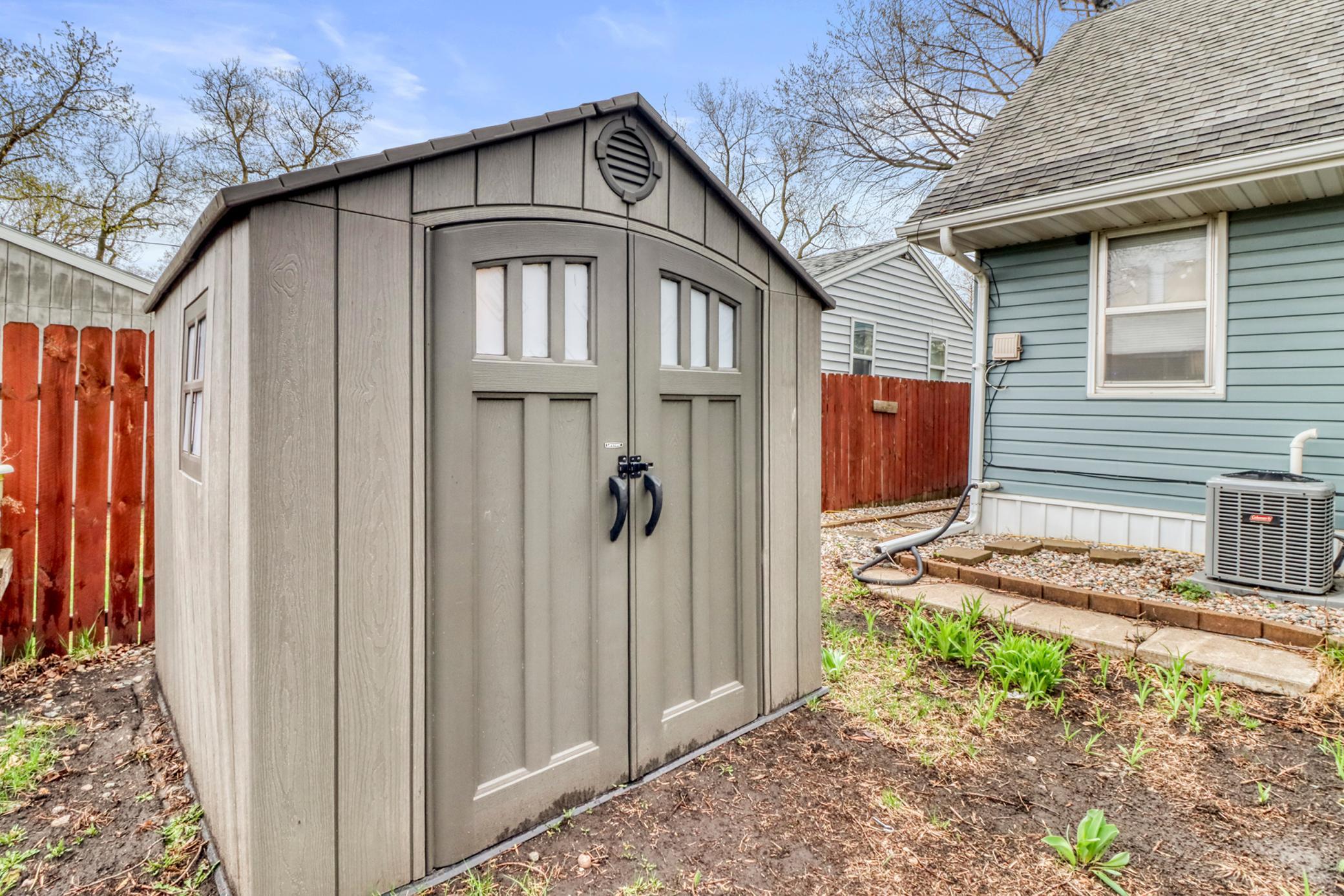 Backyard_shed1_1.JPG