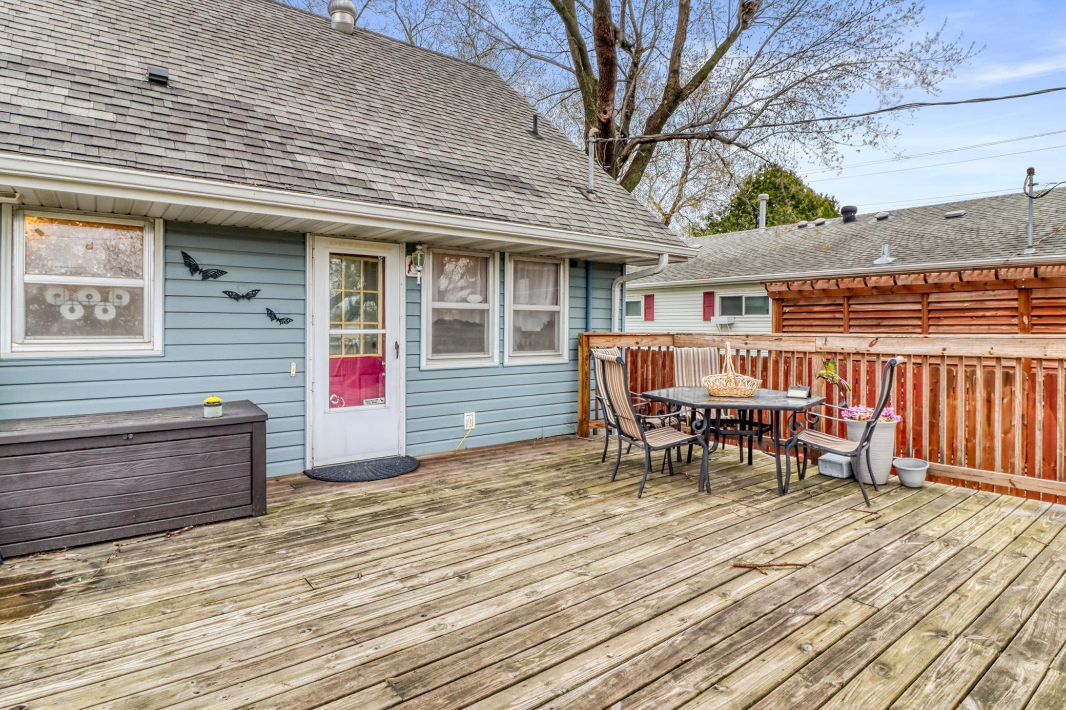 Backyard_Deck1_2.JPG
